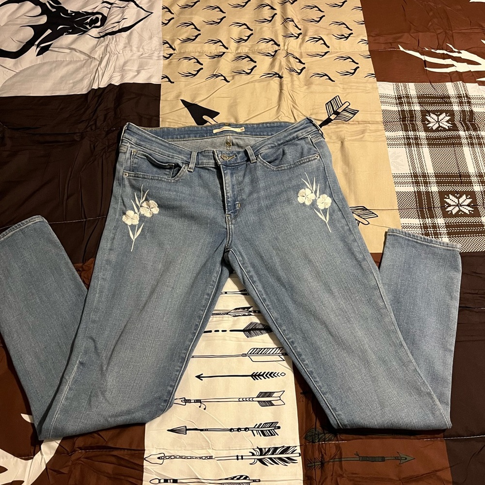 EUC LEVI 711 SKINNY EMBROIDERED FLOWERS SIZE 30/29
